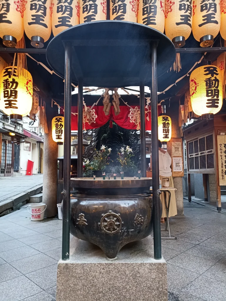 Yosun tutmuş Buddha